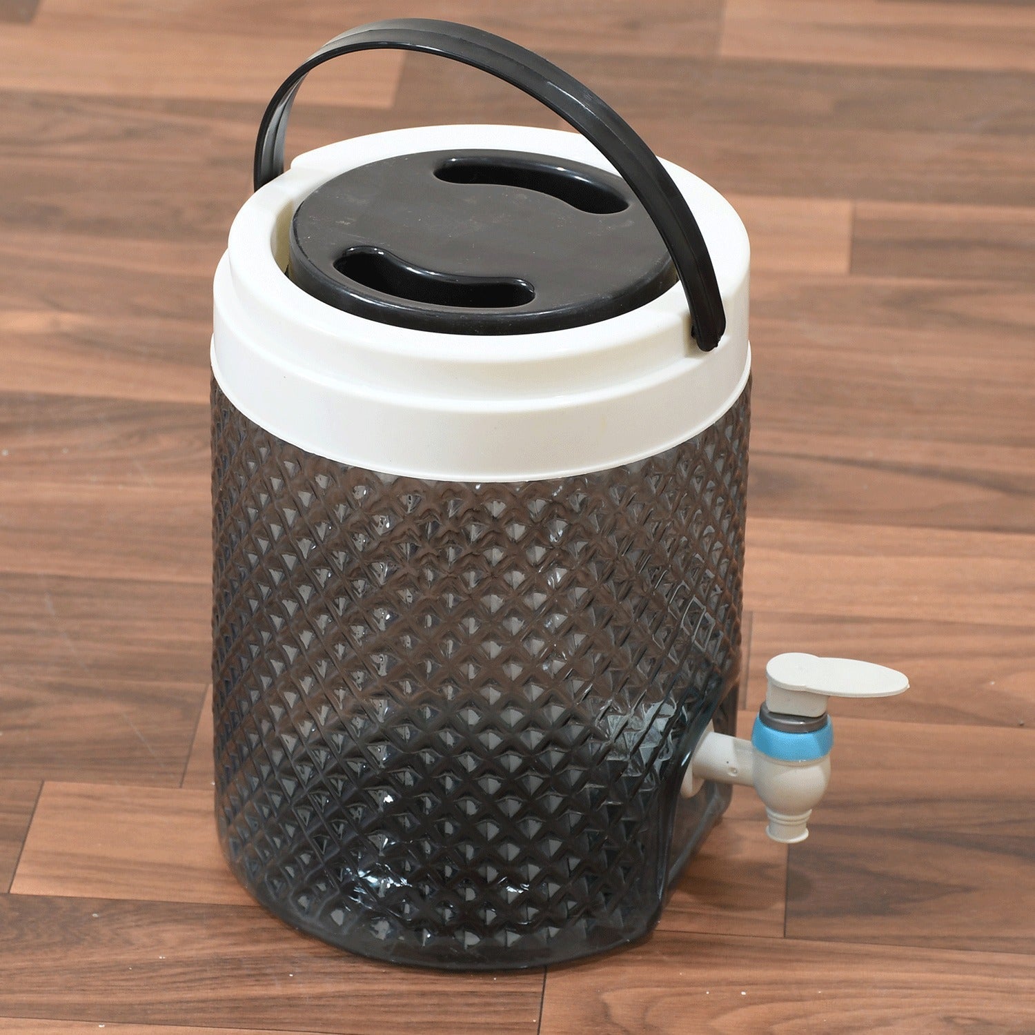 5984 DIAMOND CUT DESIGN PLASTIC WATER JUG TO CARRYING WATER AND OTHER BEVERAGES (4500ML) 5984 DIAMOND CUT DESIGN PLASTIC WATER JUG TO CARRYING WATER AND OTHER BEVERAGES (4500ML)